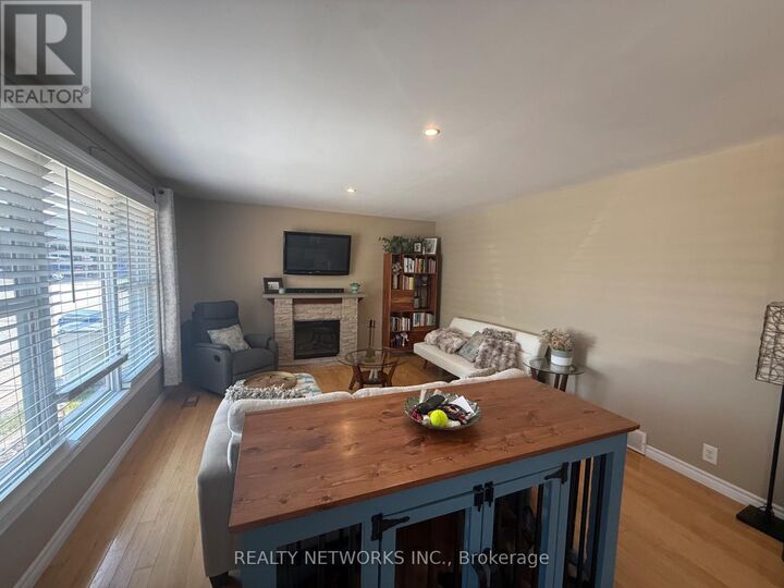 Property Photo:  54 Polaris Road  ON P4N 4L2 