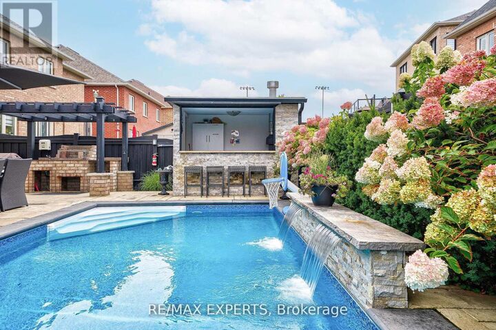 Property Photo: 265 Chatfield Drive North ON L4H 3R8
