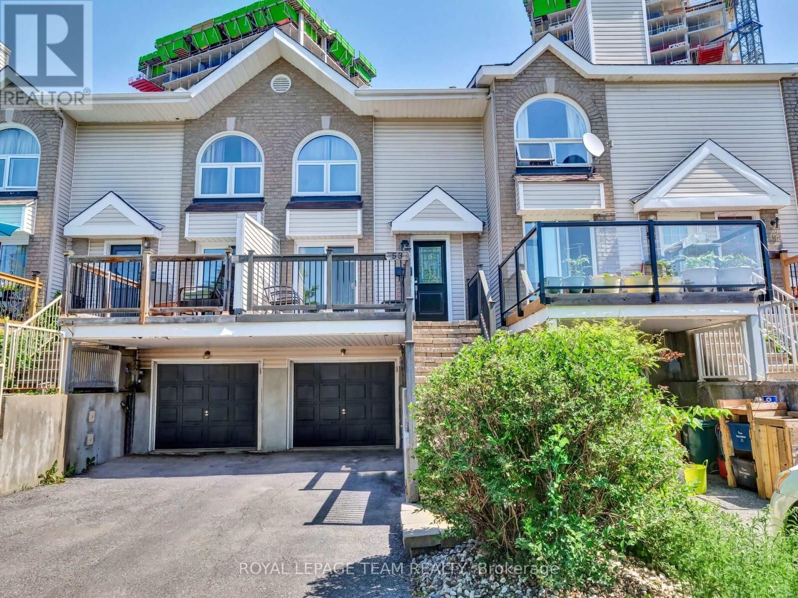Photo de la propriété: 53 Thornbury Crescent ON K2G 6C5