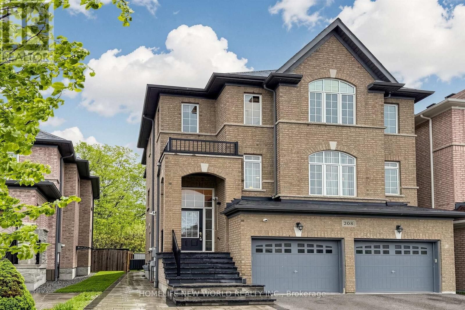 Property Photo:  208 Hunting Ridges Drive  ON L4E 4K6 