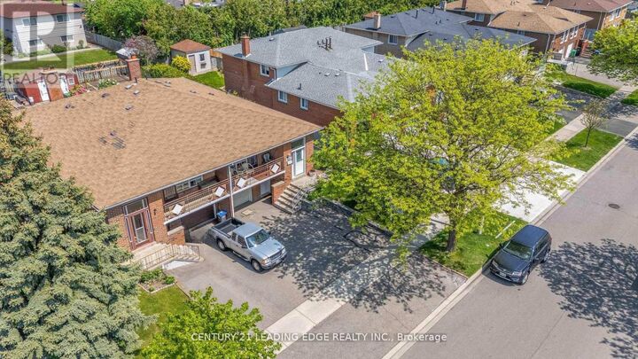 Property Photo: 881 Blairholm Avenue ON L5C 1G5