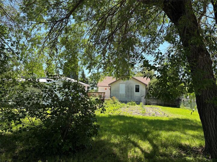 Property Photo: 803 Ashton Avenue MB R0E 0C0