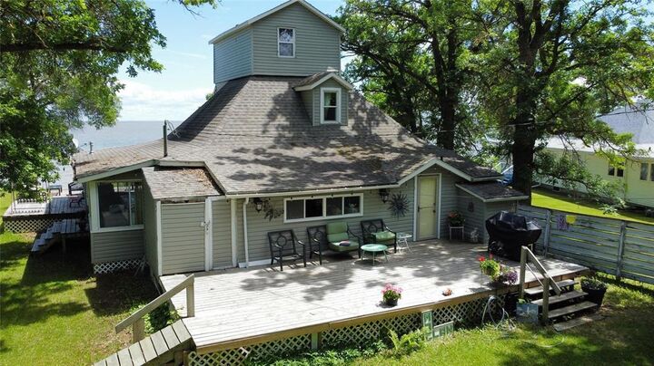 Property Photo: 253 Gimli Road MB R0C 2B0