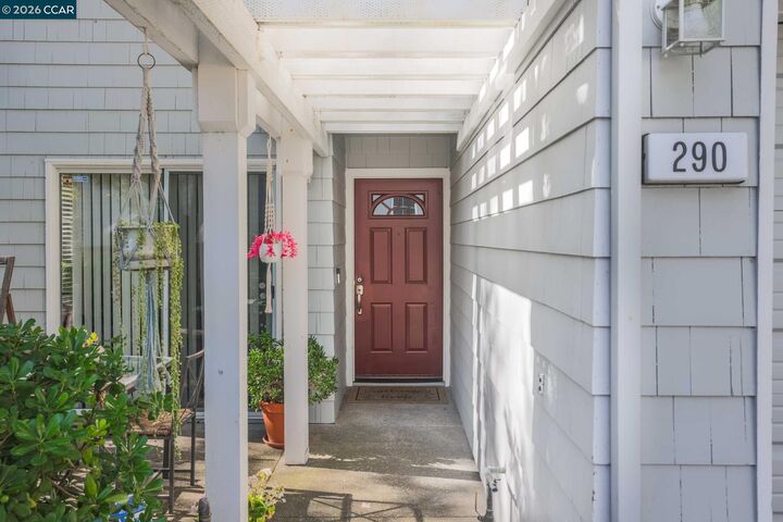 Property Photo:  290 Pebblecreek Ct  CA 94553 