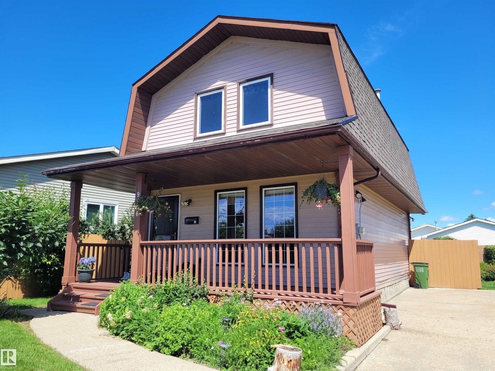 Property Photo:  9516 173 Avenue NW  AB T5Z 1C3 