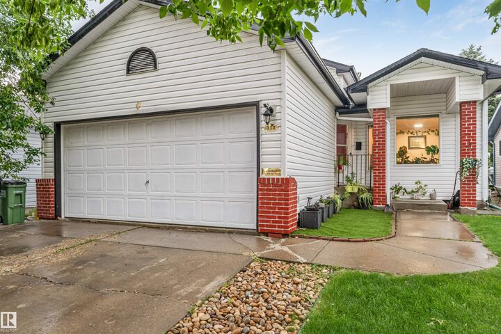 Property Photo:  312 Beringer Crescent NW  AB T5T 6B6 