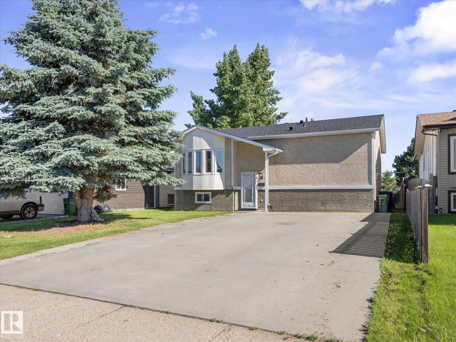 Property Photo:  4174 28 Avenue NW  AB T6L 4W1 