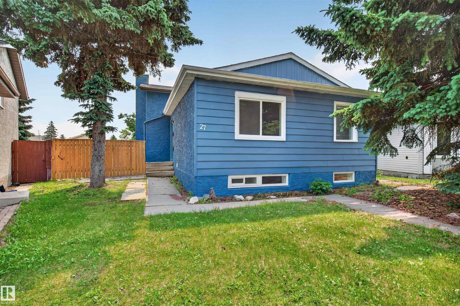 Property Photo:  27 Kiniski Crescent NW  AB T6L 5E3 