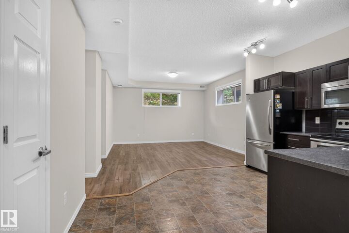 Property Photo:  6520 2 Avenue SW 18  AB T6X 1S4 