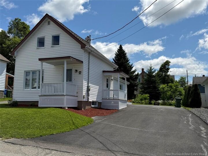 63 42E Avenue — photo 1