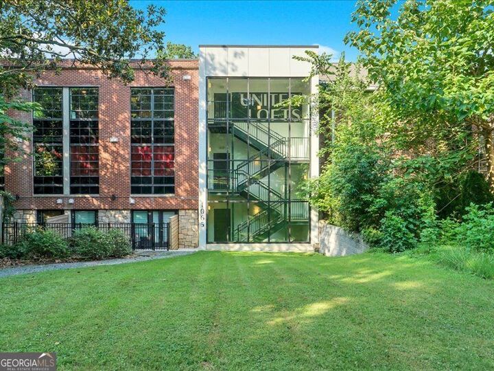 Property Photo: 1065 United Avenue SE 303 GA 30316