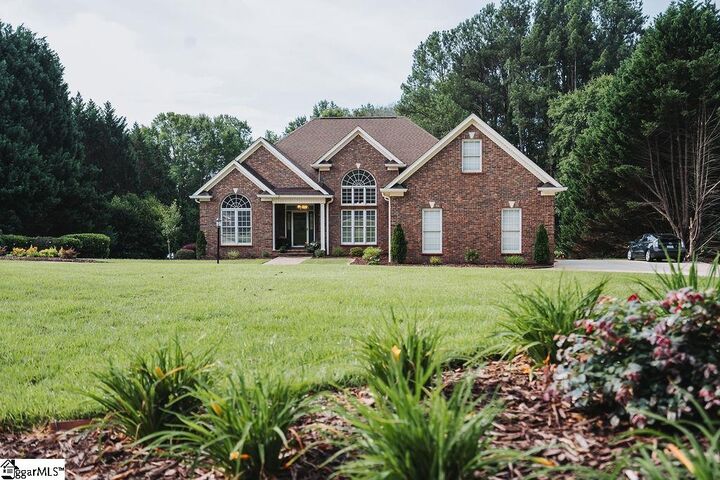 Property Photo: 6 Lanshore Court SC 29687