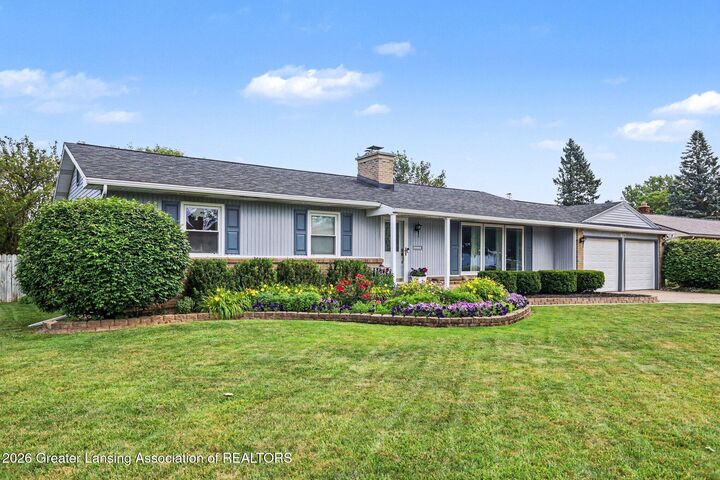 Property Photo:  1516 Briarwood  MI 48917 