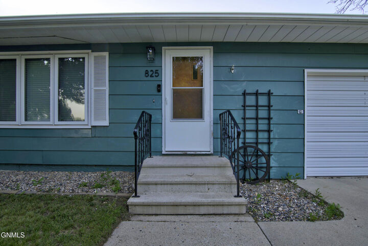 Property Photo: 825 16 1/2 Street NE ND 58401