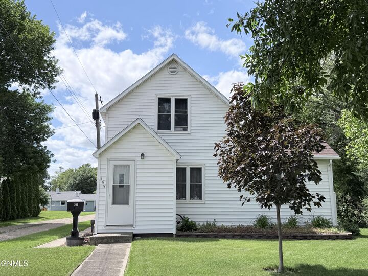 Property Photo:  365 7th Avenue N  ND 58421 