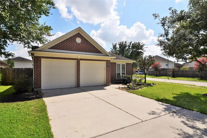 Property Photo: 1827 Vanderwilt Lane TX 77449