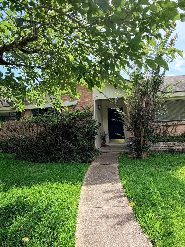 Property Photo: 9130 Bassoon Drive TX 77025