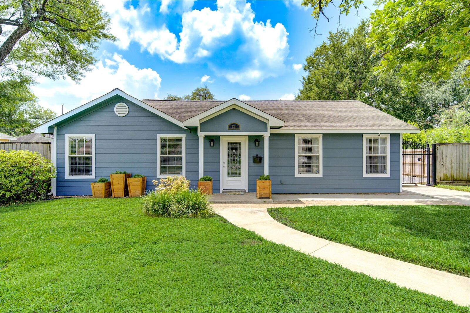 Property Photo: 231 W 31st Street TX 77018