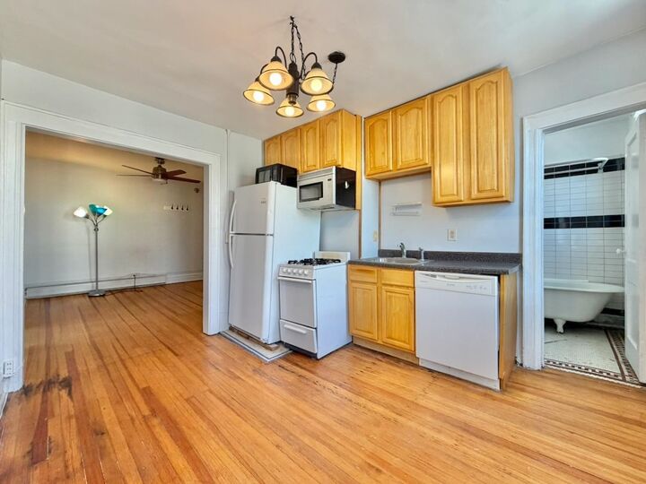 Property Photo: 409 Monmouth St 3 NJ 07302