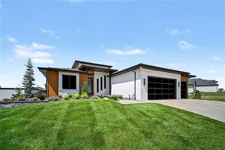 Property Photo: 2131 NW Palisades Drive MO 64150