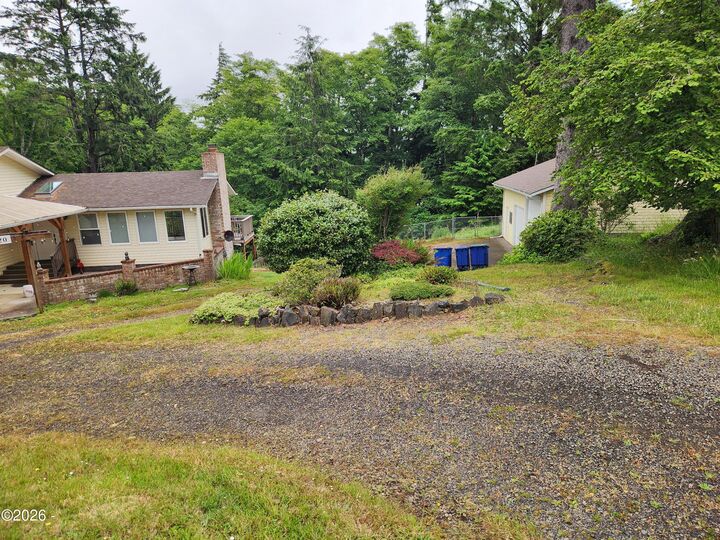 Property Photo: 2020 NE Surf Avenue NE OR 97367