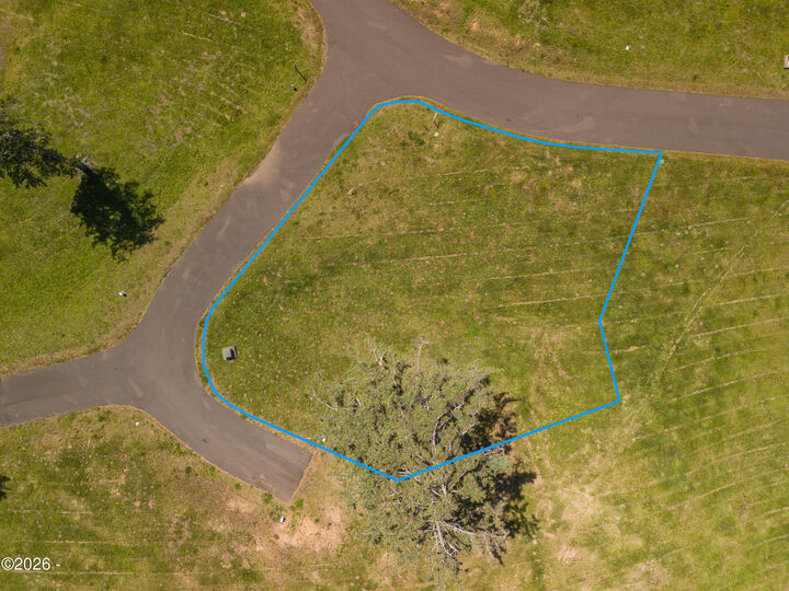 Property Photo: 6405 Southview Loop OR 97112