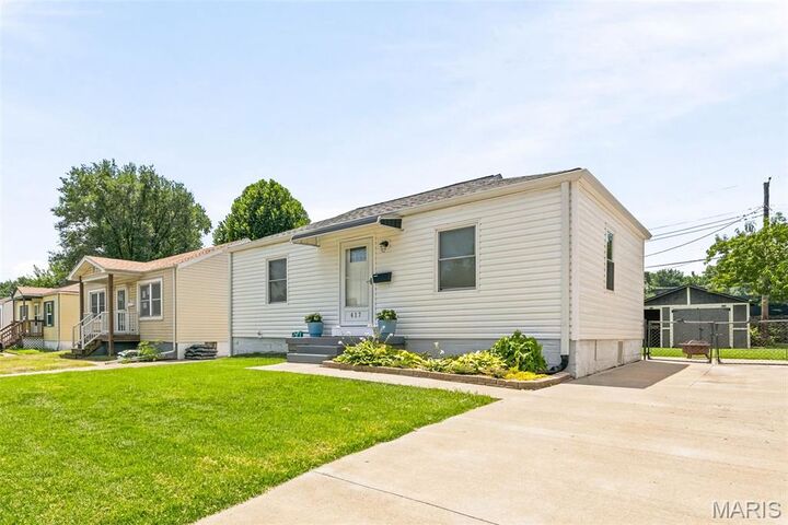Property Photo:  417 Tower Grove Place  MO 63301 