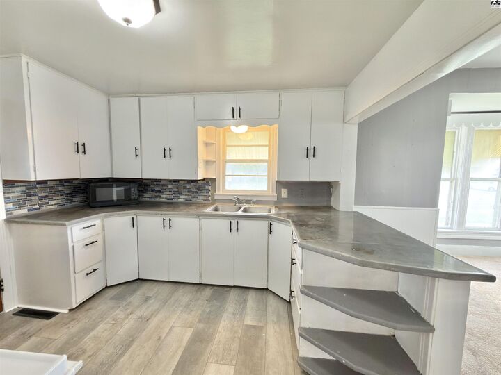 Property Photo:  327 W 7th Ave  KS 67501 
