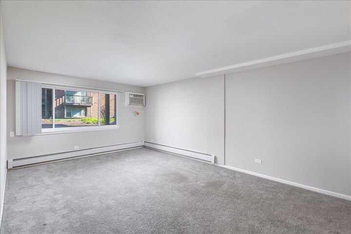 Property Photo: 5740 East Avenue 1B IL 60525