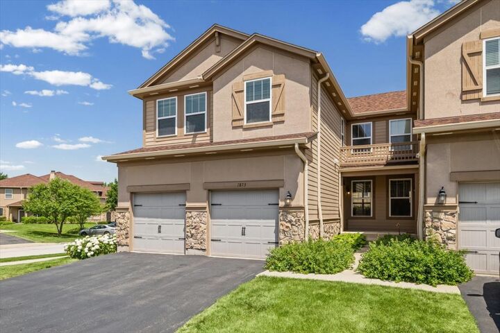 Property Photo: 1873 N Crenshaw Circle IL 60061