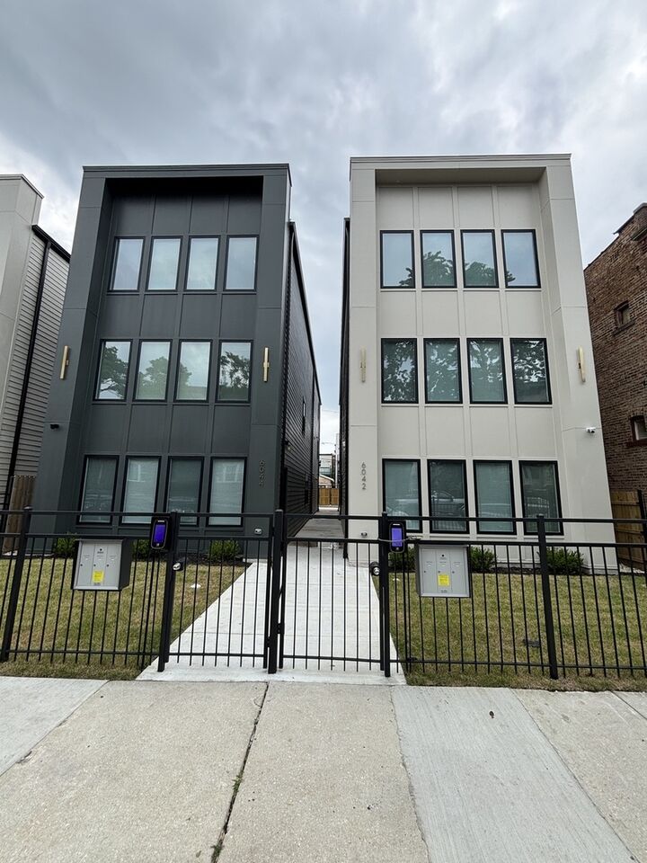 Property Photo: 6042 S Eberhart Avenue 1 IL 60637