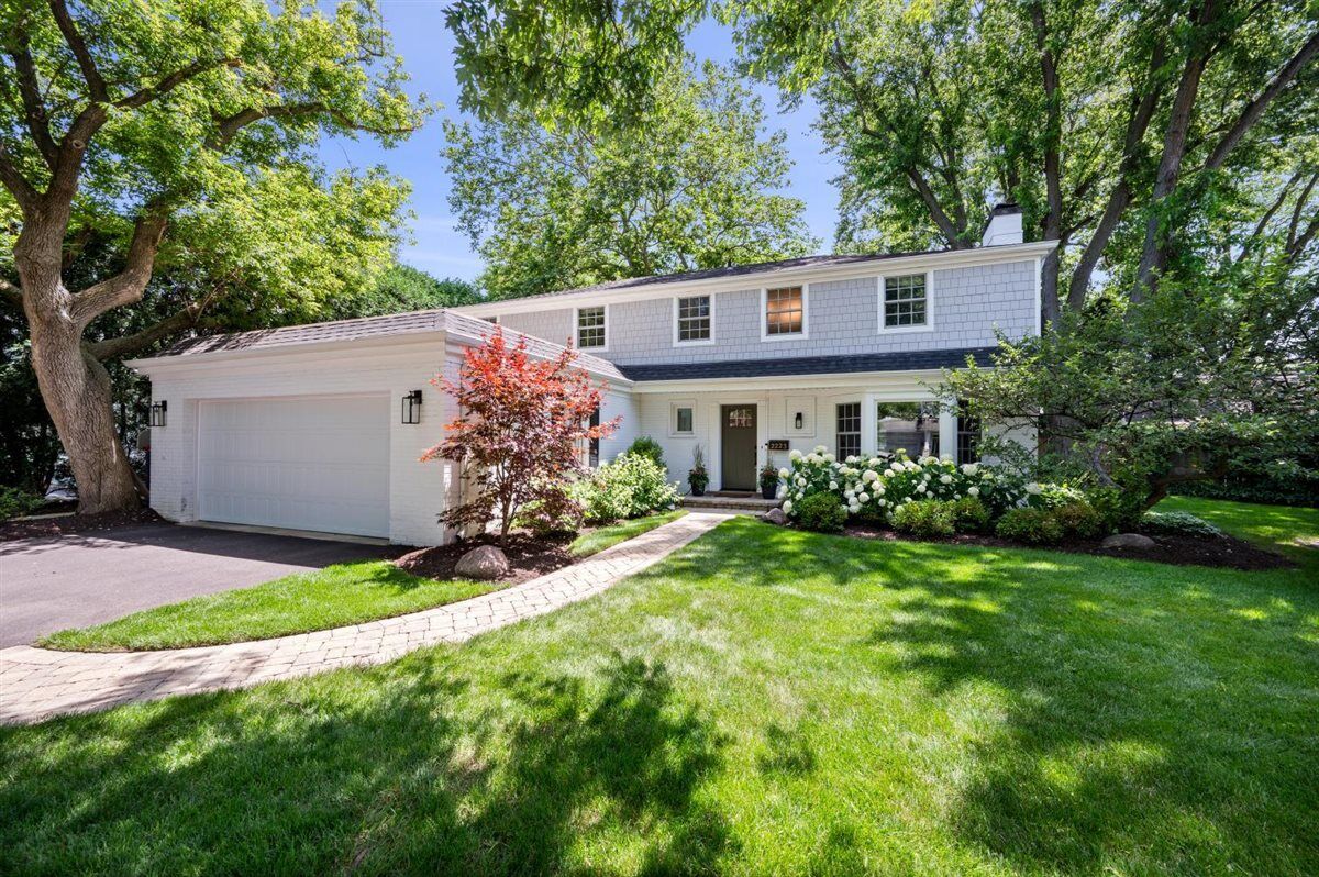 Property Photo: 2223 Crestview Lane IL 60091