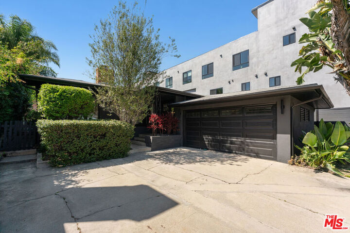 Property Photo: 1903 Preuss Road CA 90034