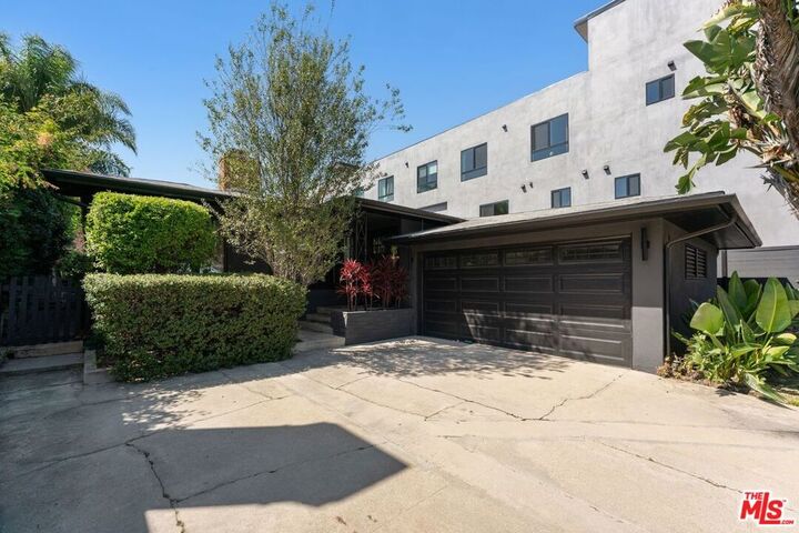 Property Photo: 1903 Preuss Road CA 90034