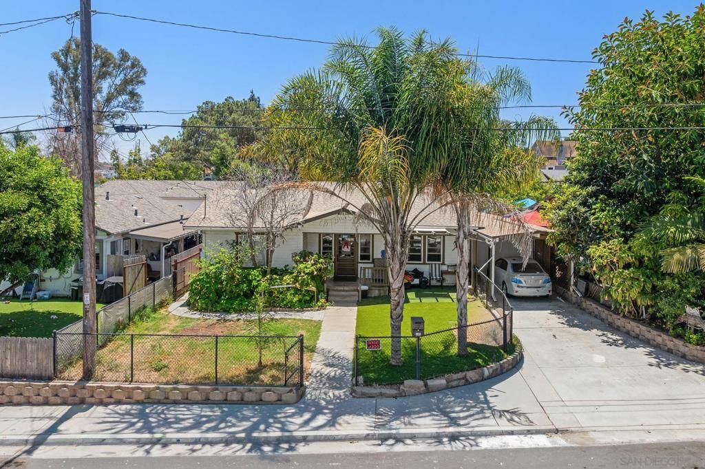 Property Photo:  845 W 3rd  CA 92025 