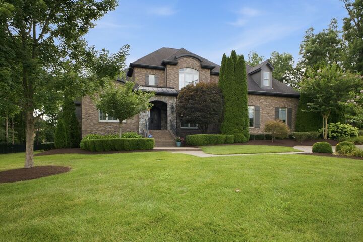 Property Photo:  1807 Eaves Ct  TN 37135 