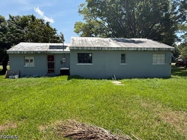 Property Photo: 324 New York Drive FL 33905