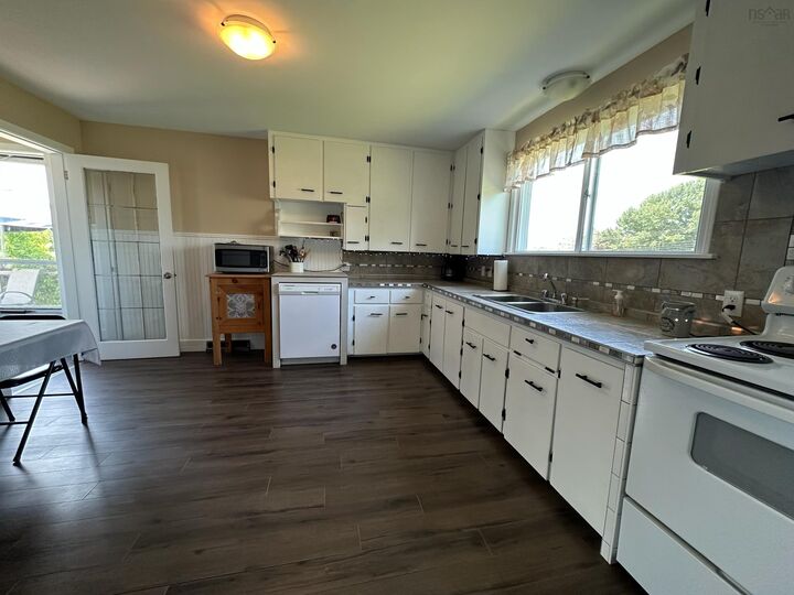 Property Photo: 2515 Highway 2 NS B0N 2H0