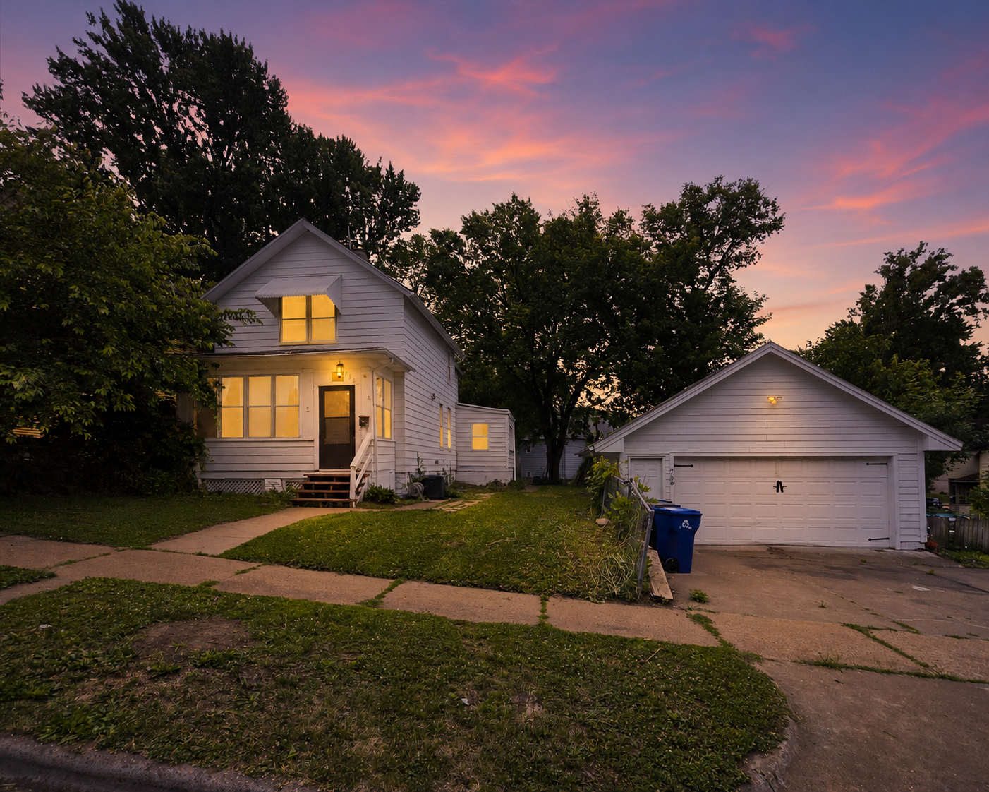 Property Photo:  736 Plum Street  MN 55106 