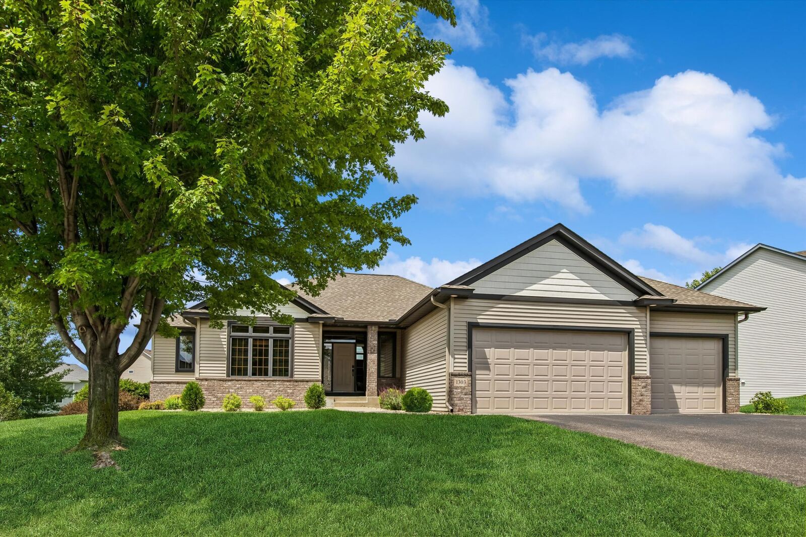 Property Photo:  1303 Bellavista Circle  MN 55313 
