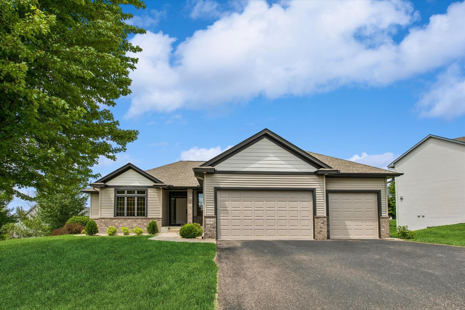 Property Photo:  1303 Bellavista Circle  MN 55313 