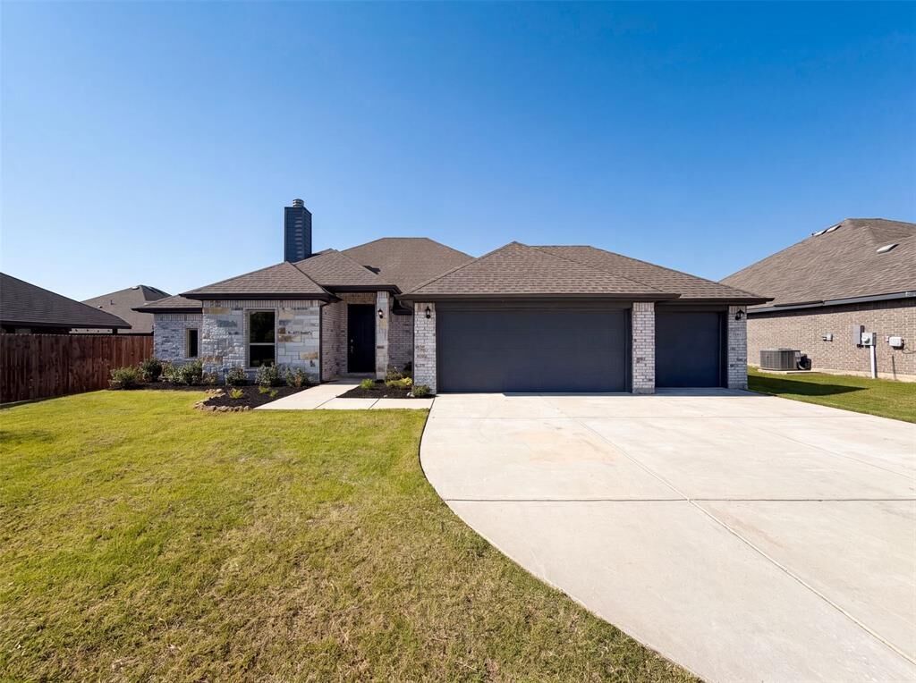 Property Photo:  1530 Woodmere Drive  TX 76249 