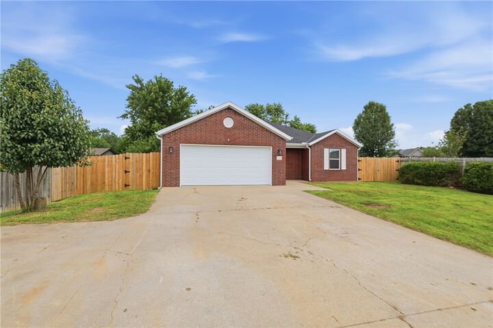 Property Photo:  1213 E Glendale Lane  AR 72758 