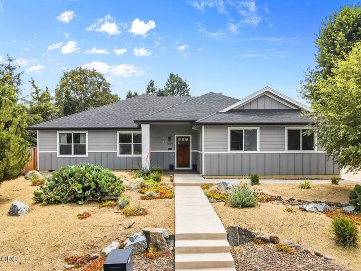 Property Photo: 1609 Pacific Lane OR 97535