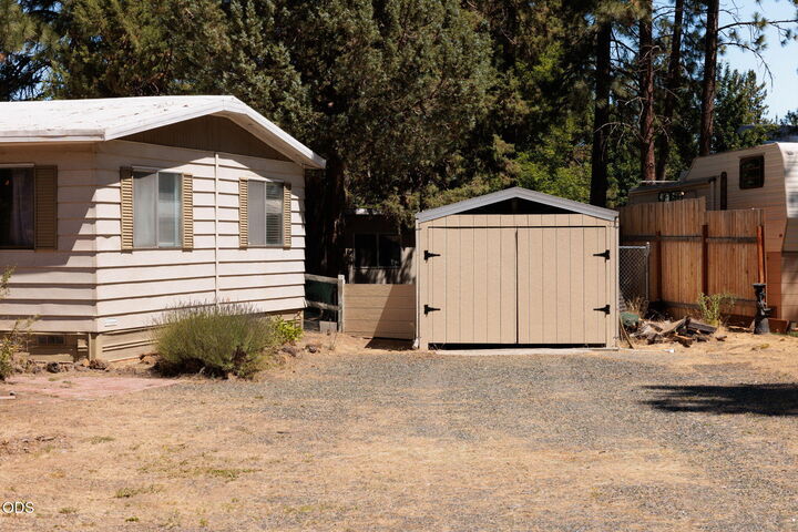 Property Photo: 61111 Chuckanut Drive OR 97702