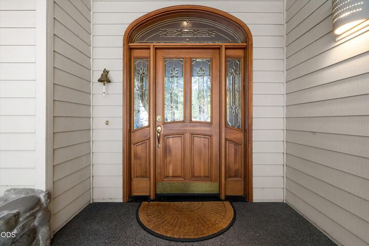 Property Photo: 60726 Golf Village Loop OR 97702