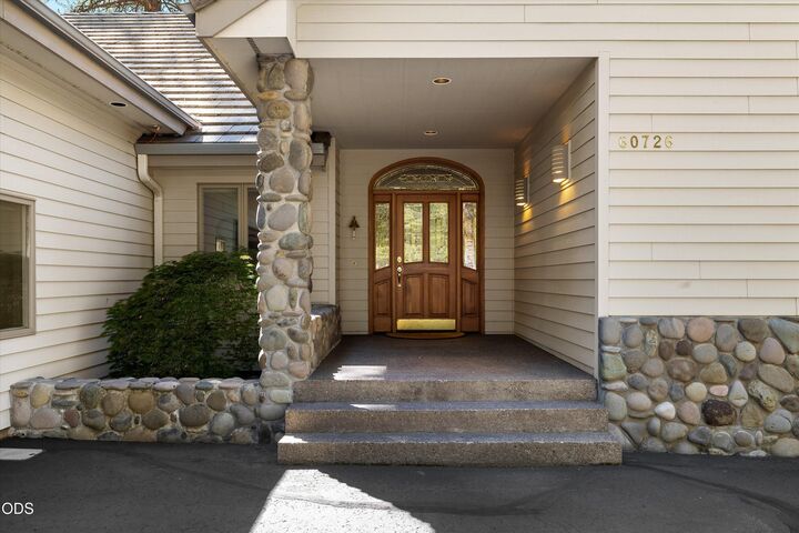 Property Photo: 60726 Golf Village Loop OR 97702