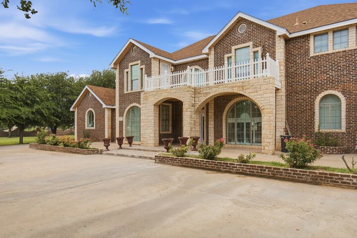 Property Photo: 1925 Lone Star Dr TX 79766