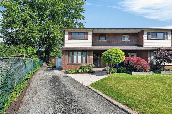 5 Hugo Court — photo 1