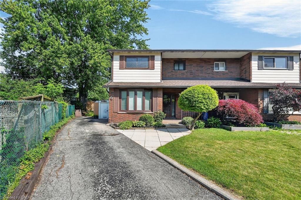 Property Photo: 5 Hugo Court ON L9C 4Y8